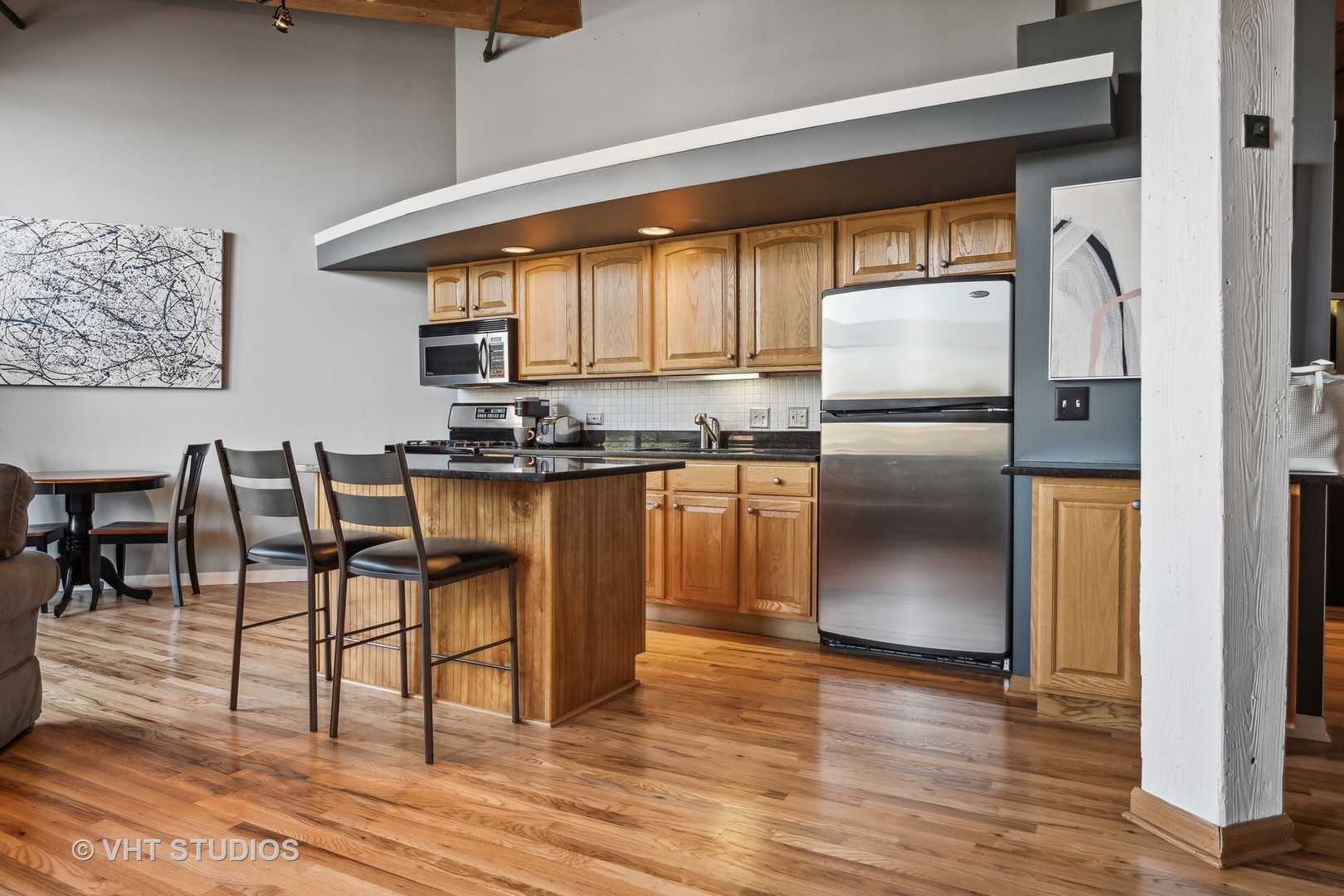 2222 W Diversey Avenue Unit: 211