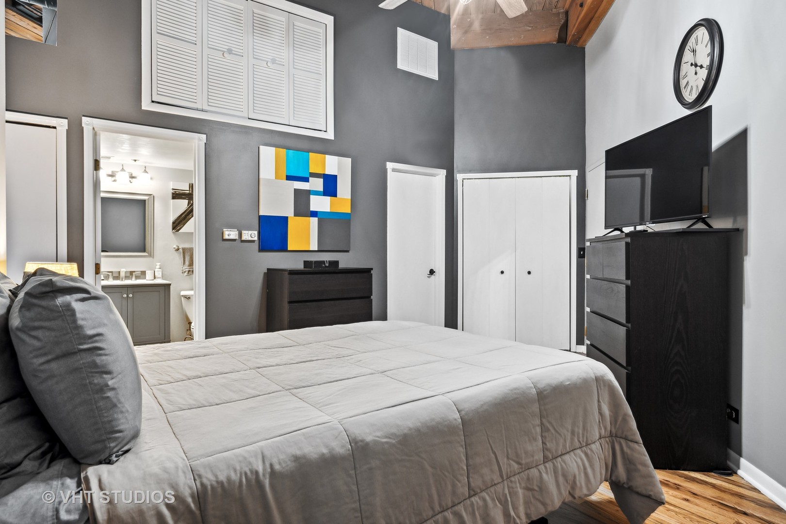 2222 W Diversey Avenue Unit: 211