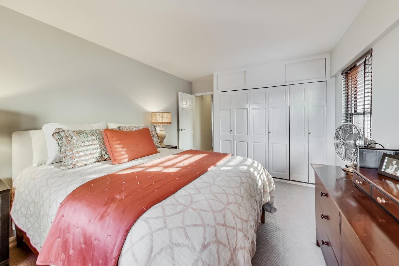 1350 N Astor Street Unit: 6C