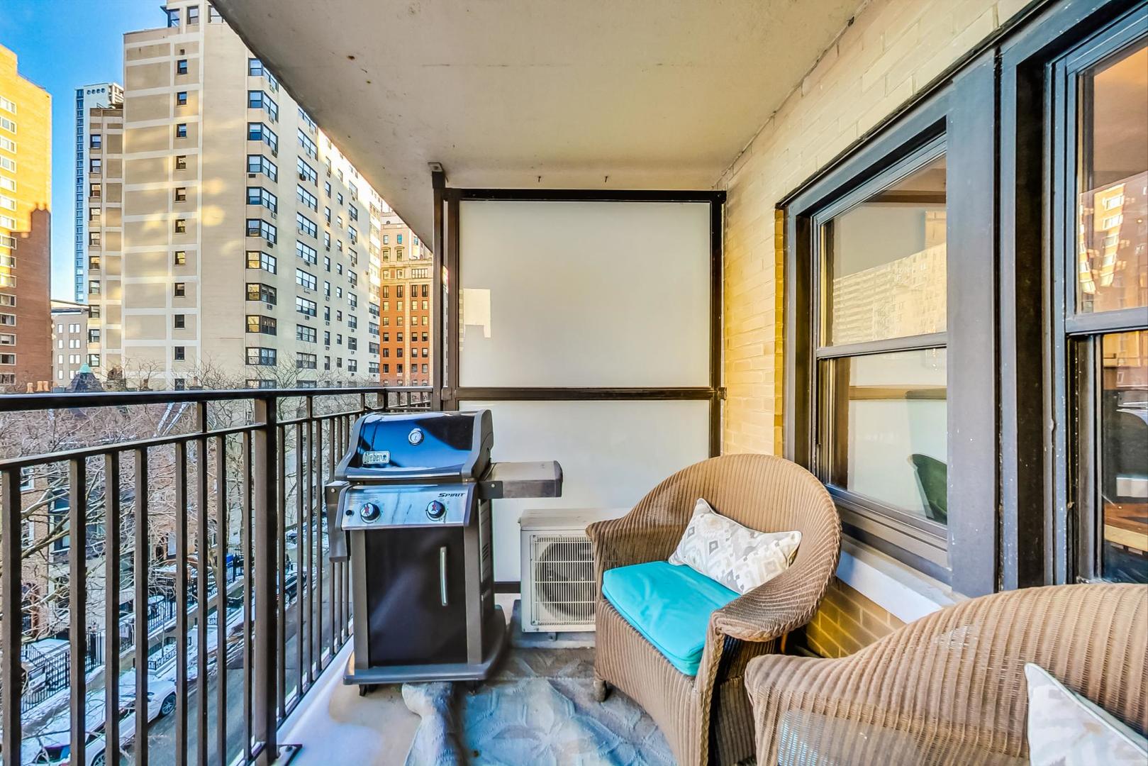1350 N Astor Street Unit: 6C