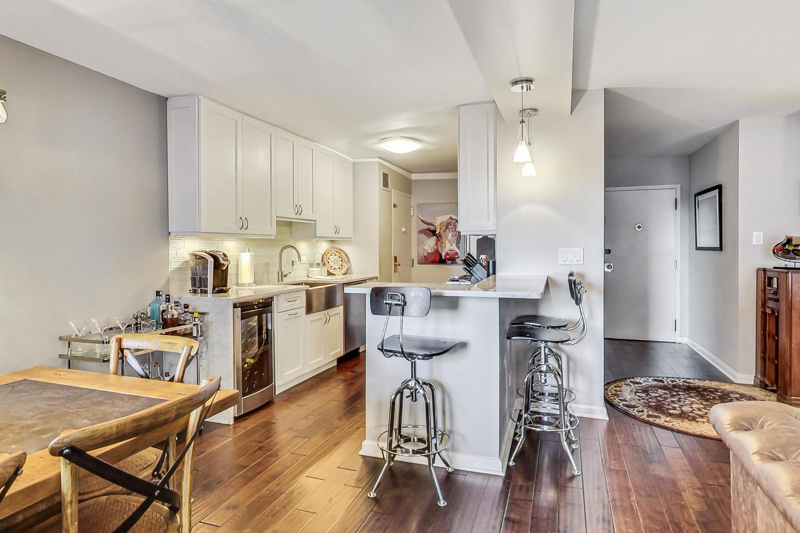 1350 N Astor Street Unit: 6C