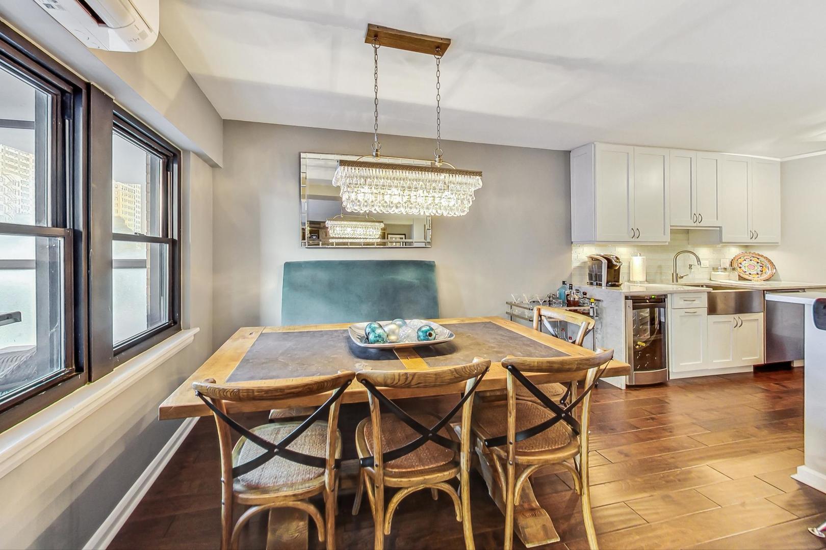 1350 N Astor Street Unit: 6C