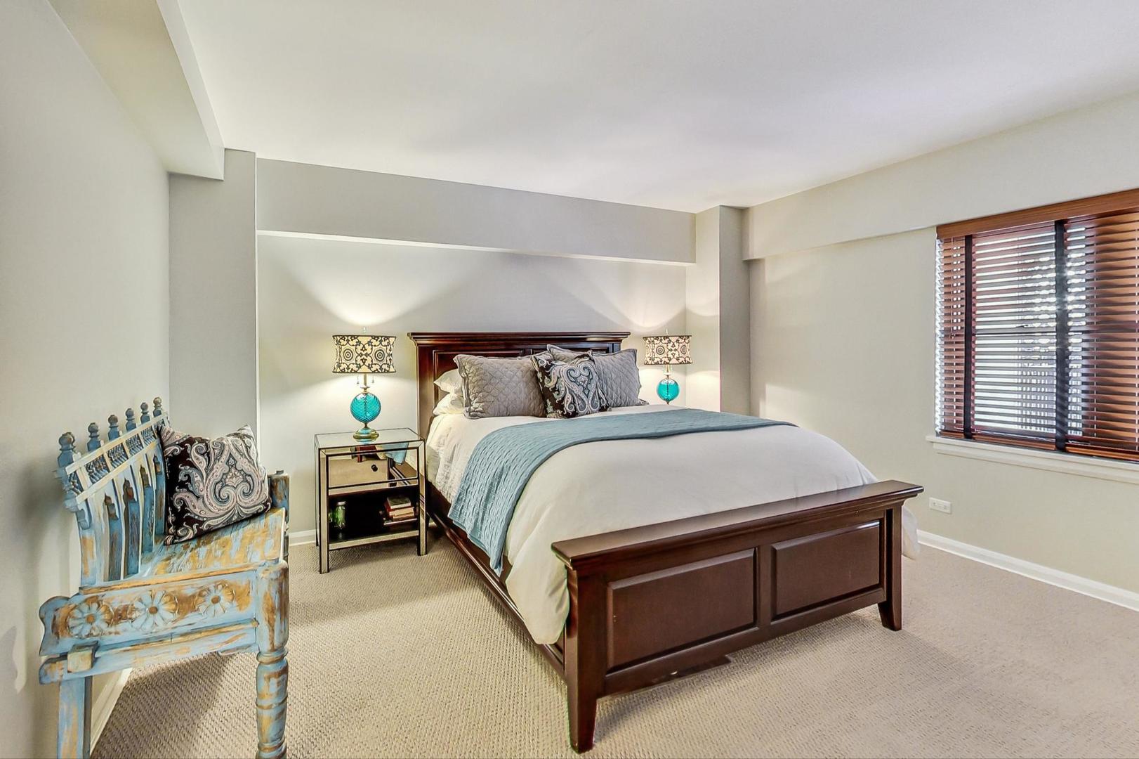 1350 N Astor Street Unit: 6C