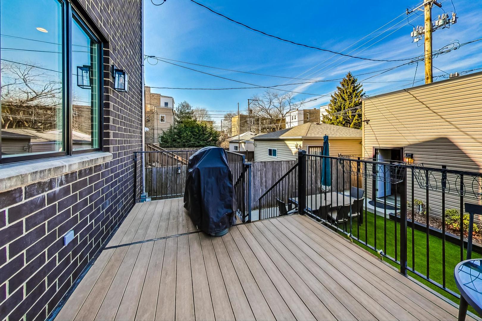 2538 W Iowa Street