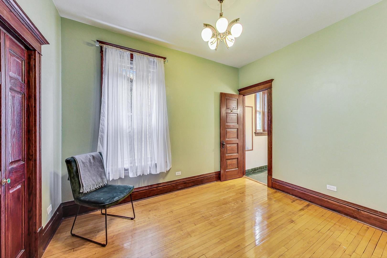 1543 N LEAVITT Street Unit: 2