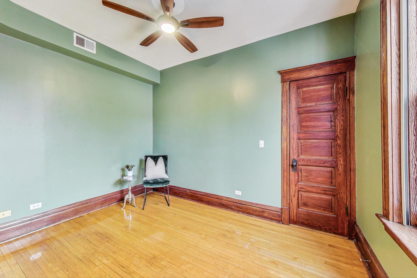 1543 N LEAVITT Street Unit: 2