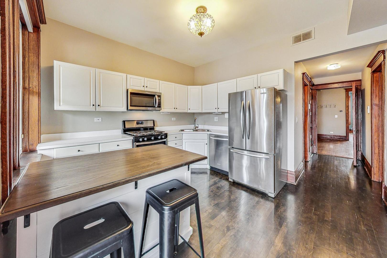 1543 N LEAVITT Street Unit: 2