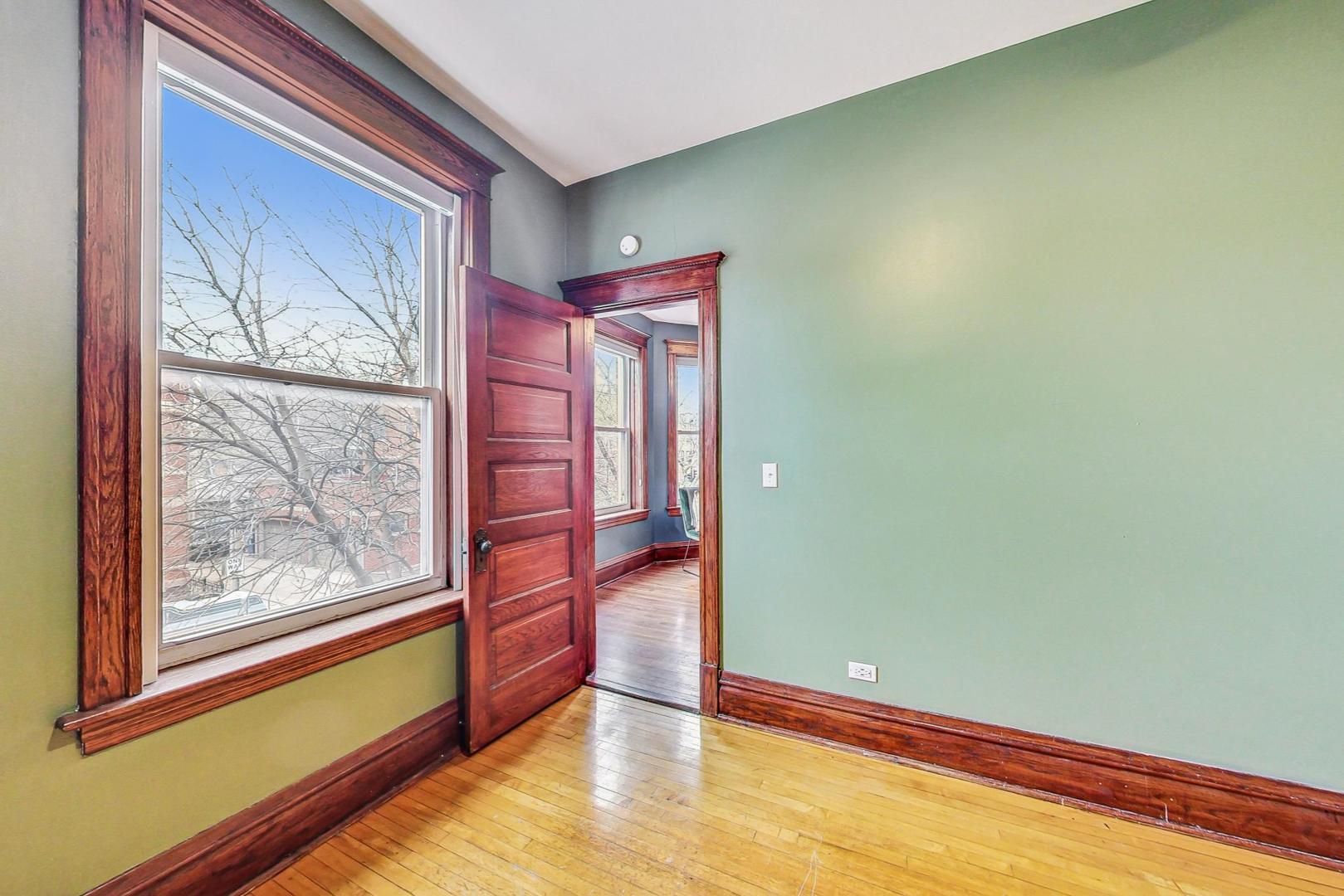 1543 N LEAVITT Street Unit: 2