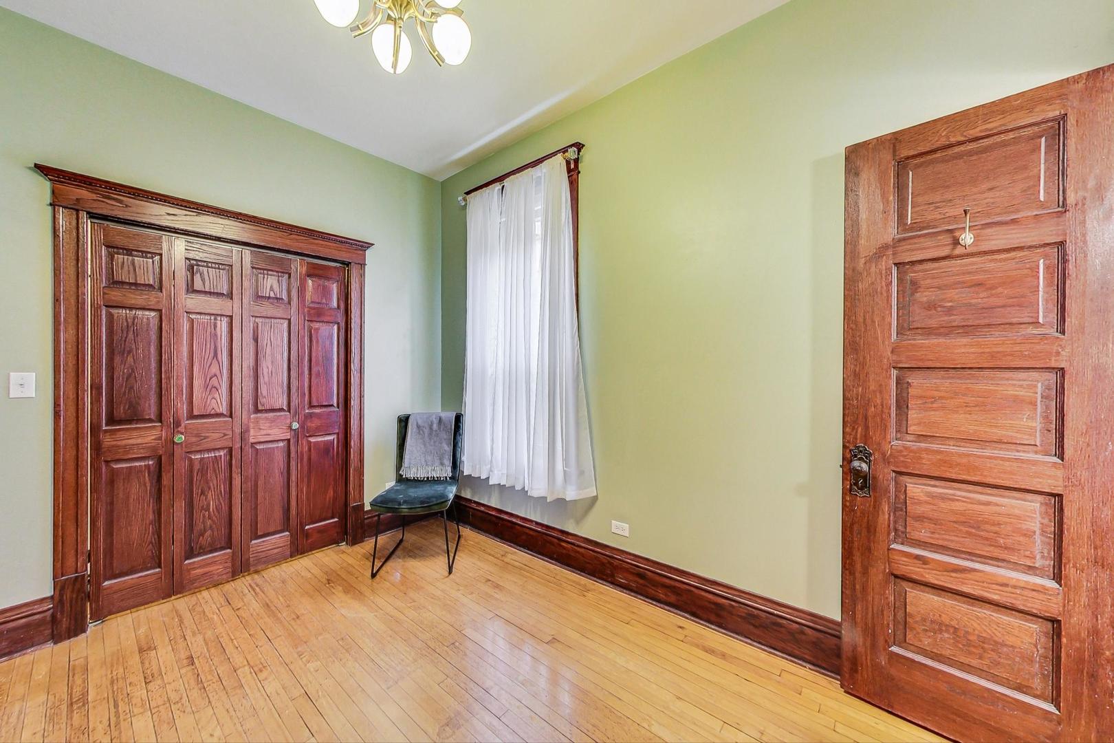 1543 N LEAVITT Street Unit: 2