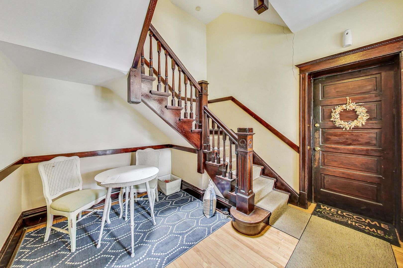 1543 N LEAVITT Street Unit: 2