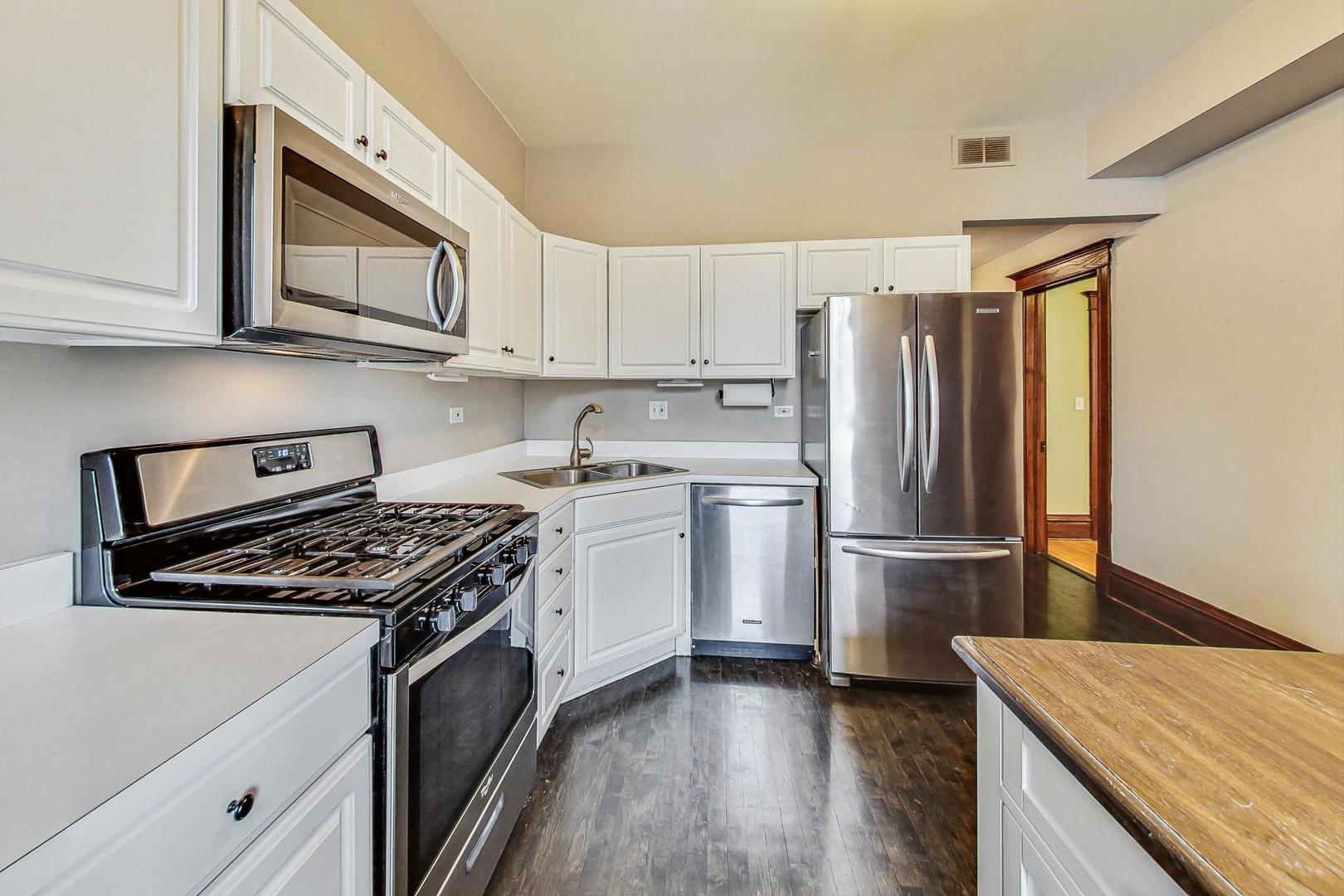 1543 N LEAVITT Street Unit: 2