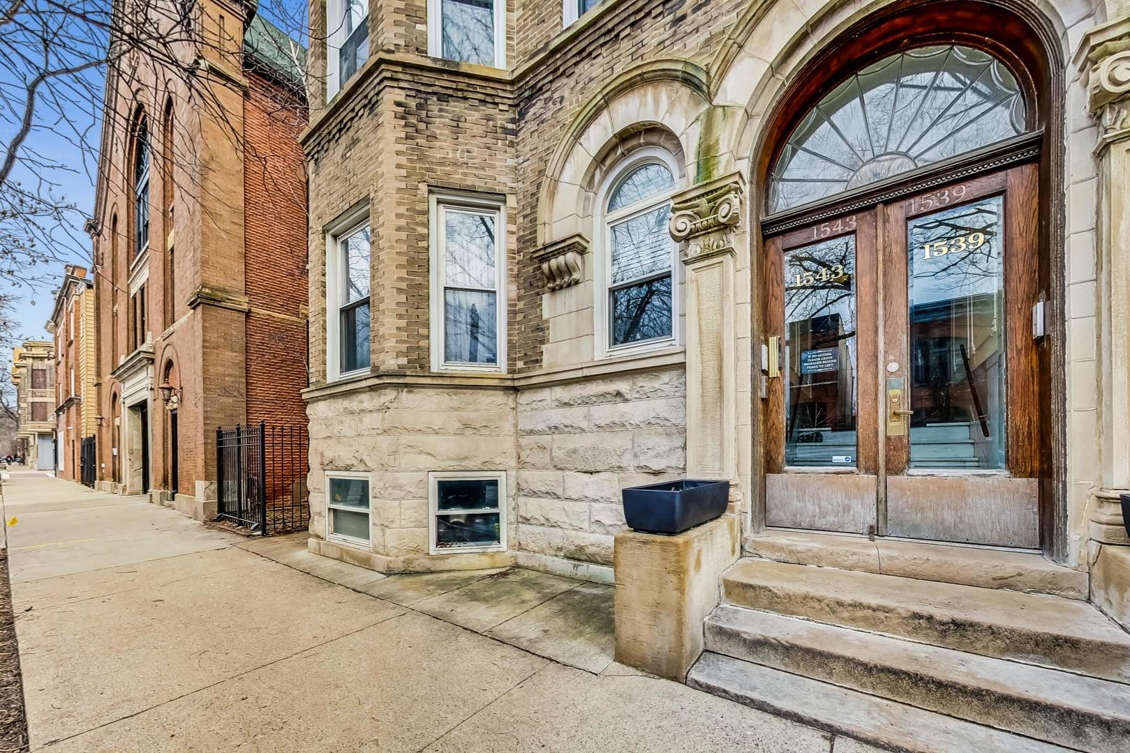 1543 N LEAVITT Street Unit: 2