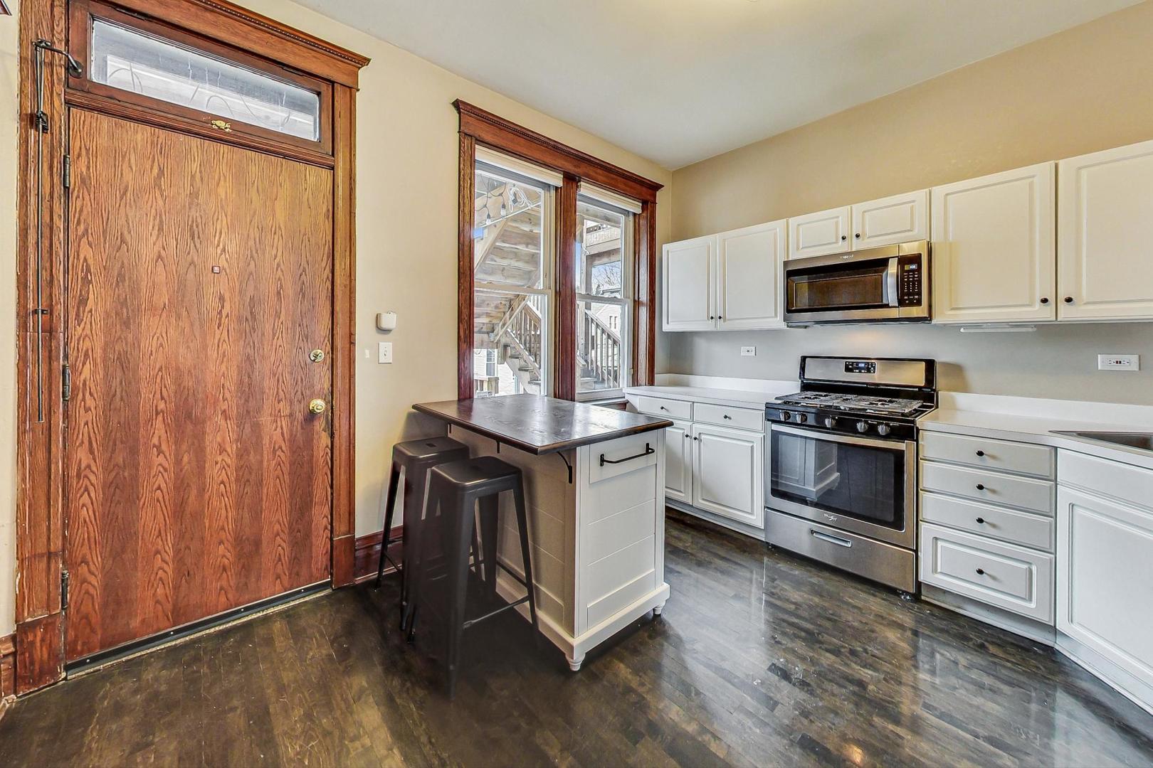 1543 N LEAVITT Street Unit: 2