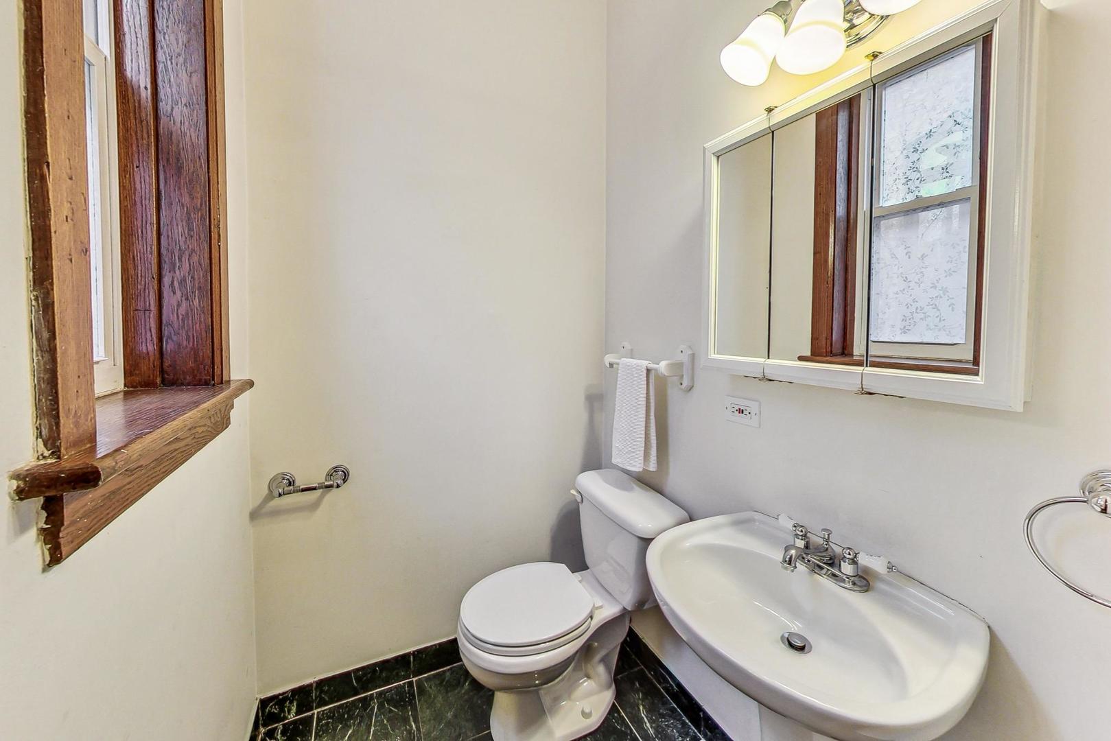 1543 N LEAVITT Street Unit: 2