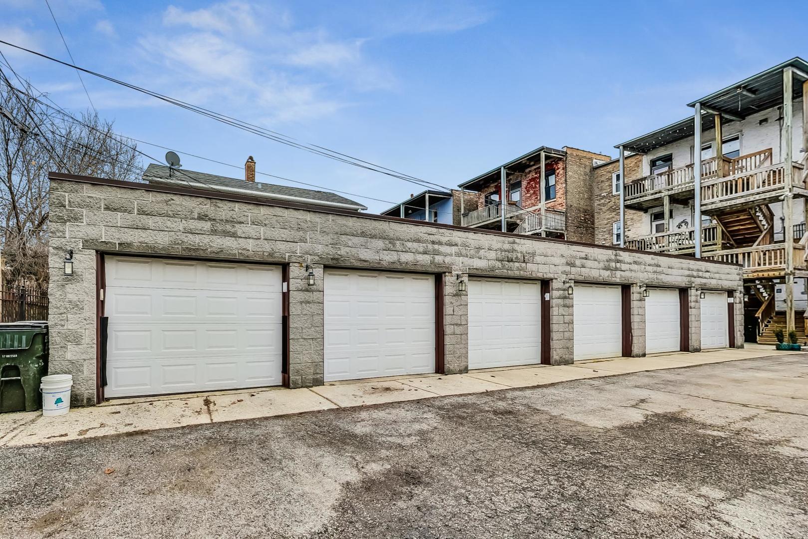 1543 N LEAVITT Street Unit: 2