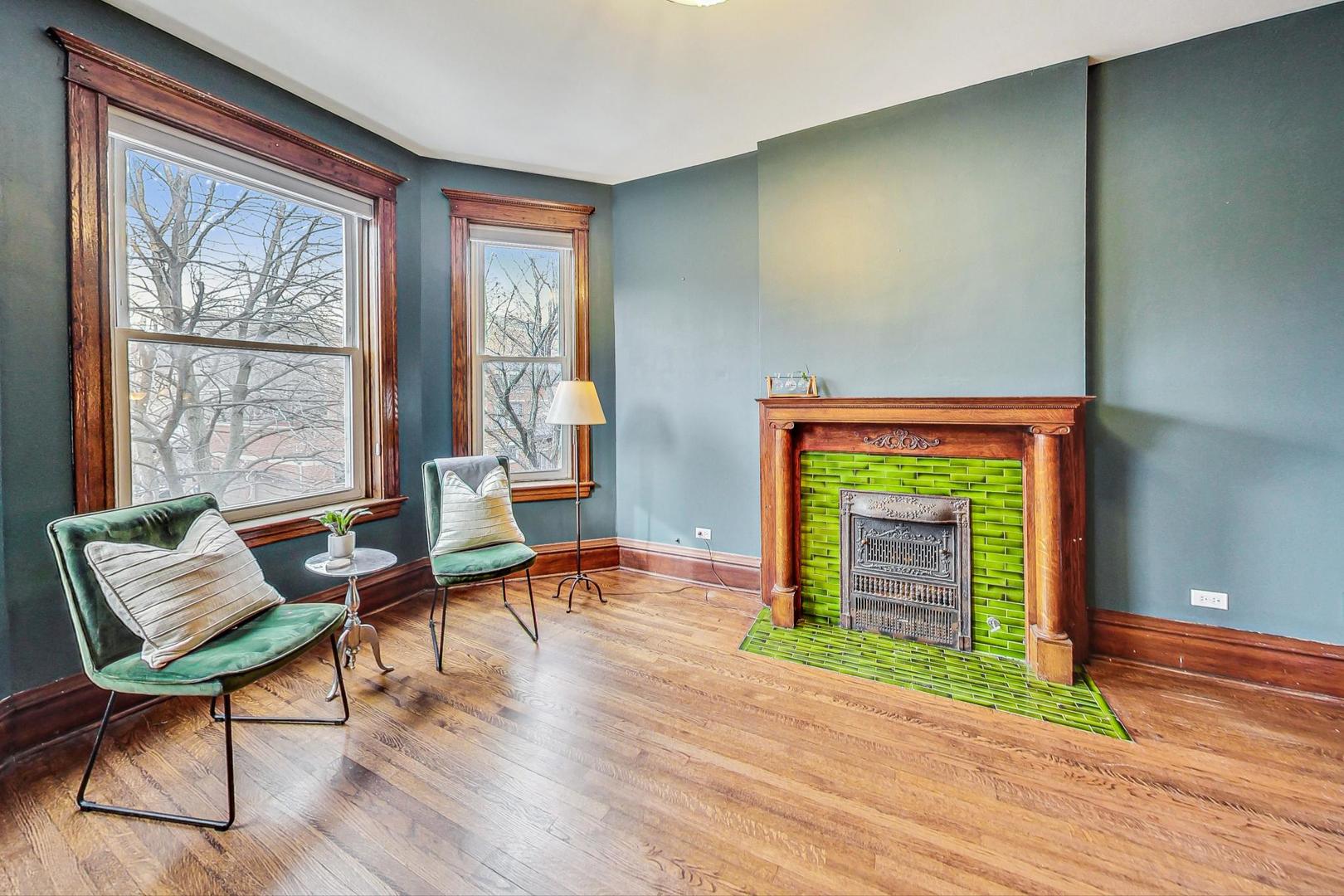 1543 N LEAVITT Street Unit: 2