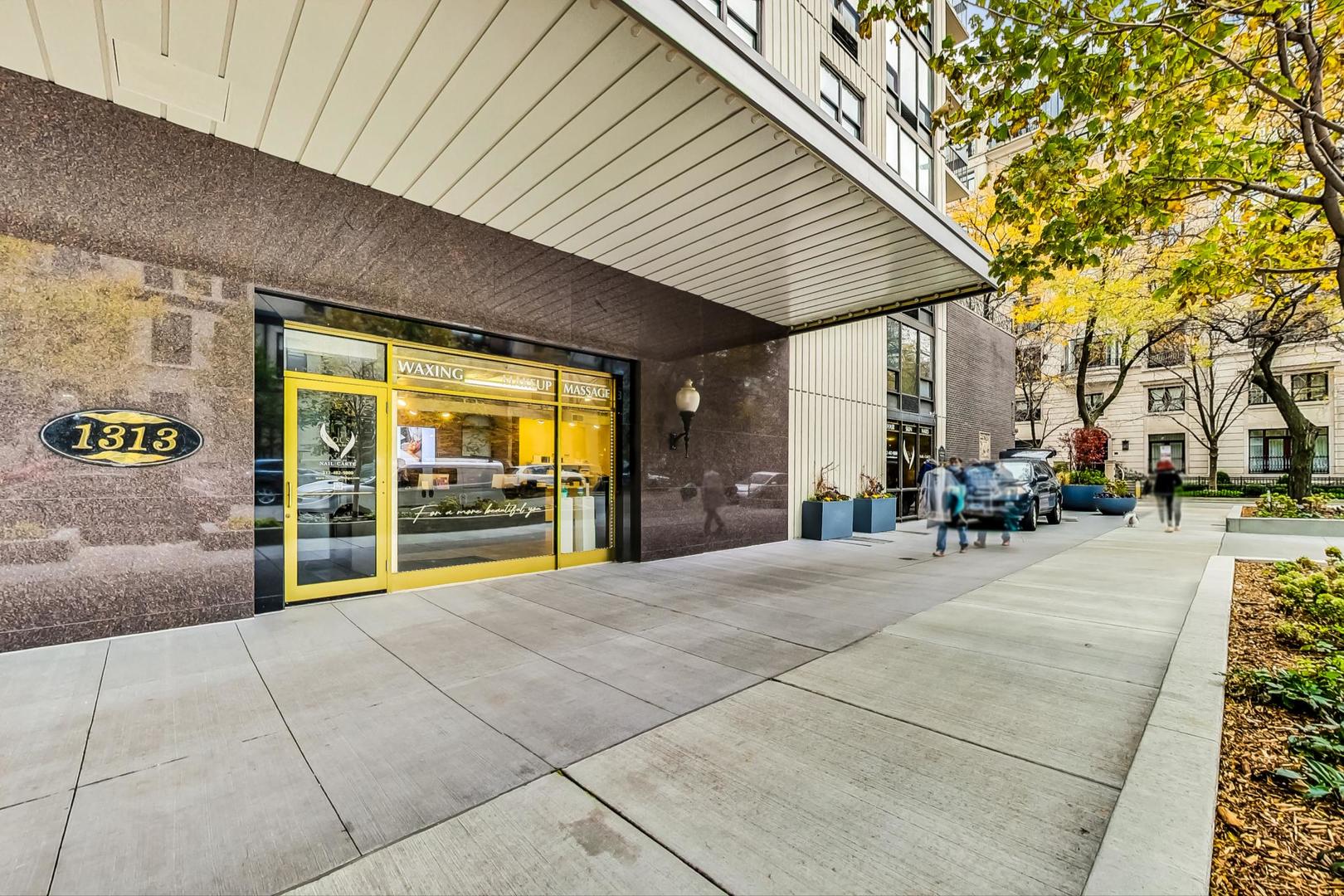 1313 N RITCHIE Court Unit: 404