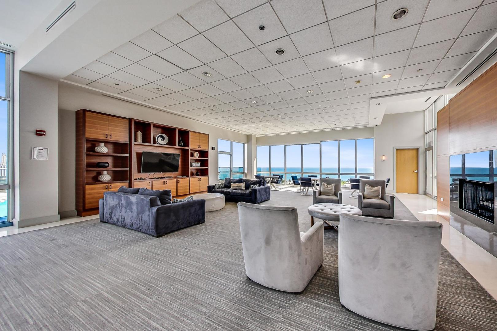 1629 S PRAIRIE Avenue Unit: 2503