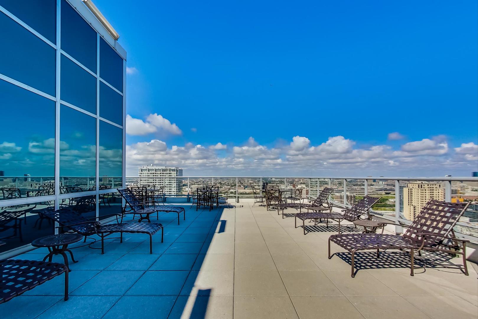 1629 S PRAIRIE Avenue Unit: 2503