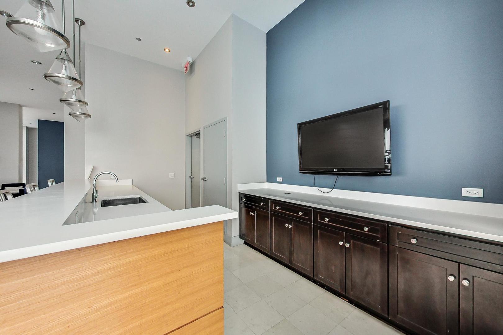 1629 S PRAIRIE Avenue Unit: 2503