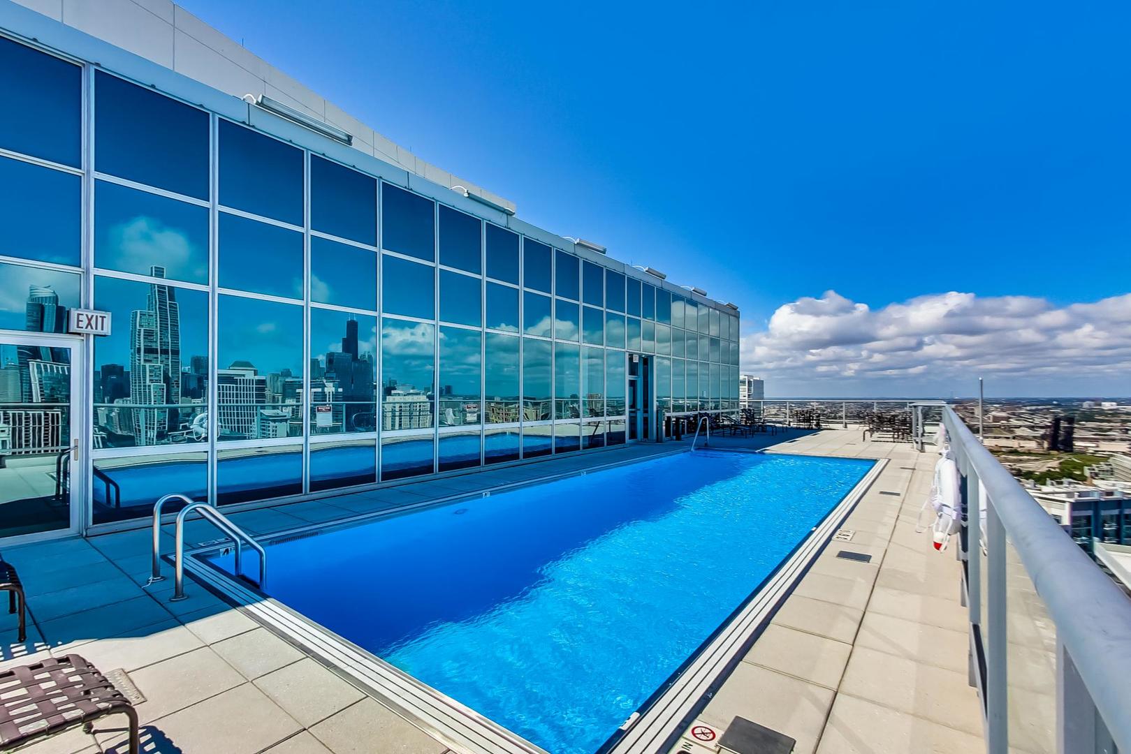 1629 S PRAIRIE Avenue Unit: 2503