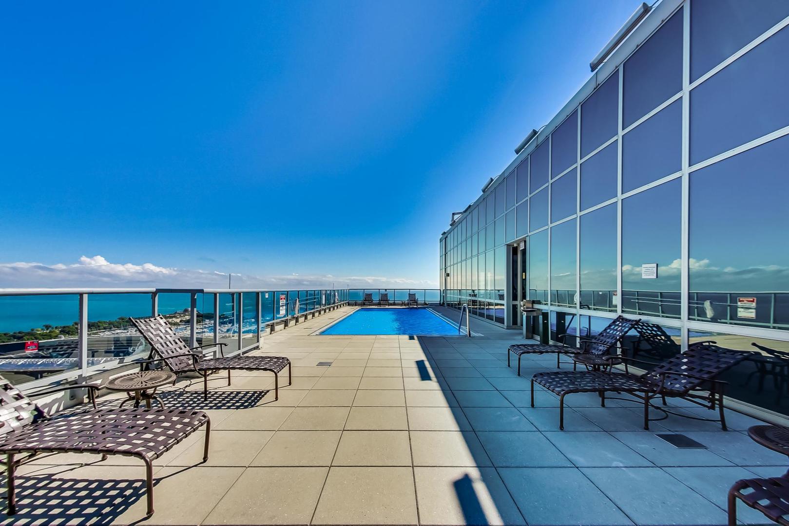 1629 S PRAIRIE Avenue Unit: 2503