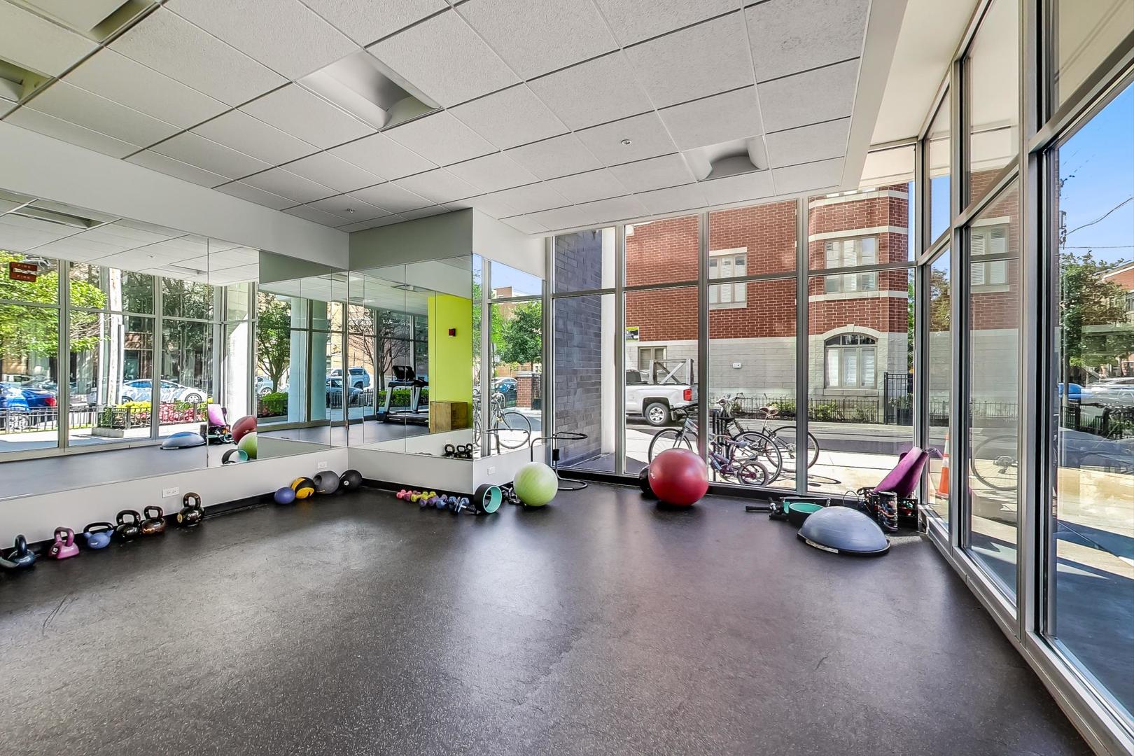 1629 S PRAIRIE Avenue Unit: 2503