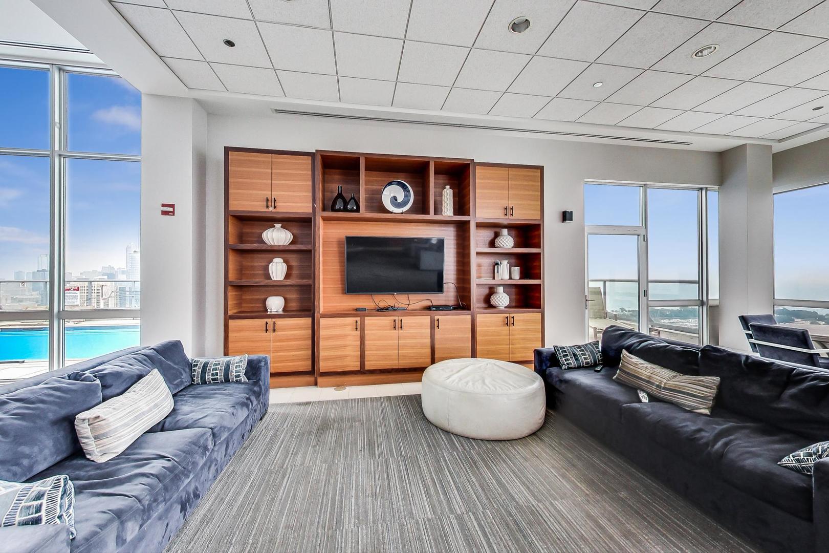 1629 S PRAIRIE Avenue Unit: 2503