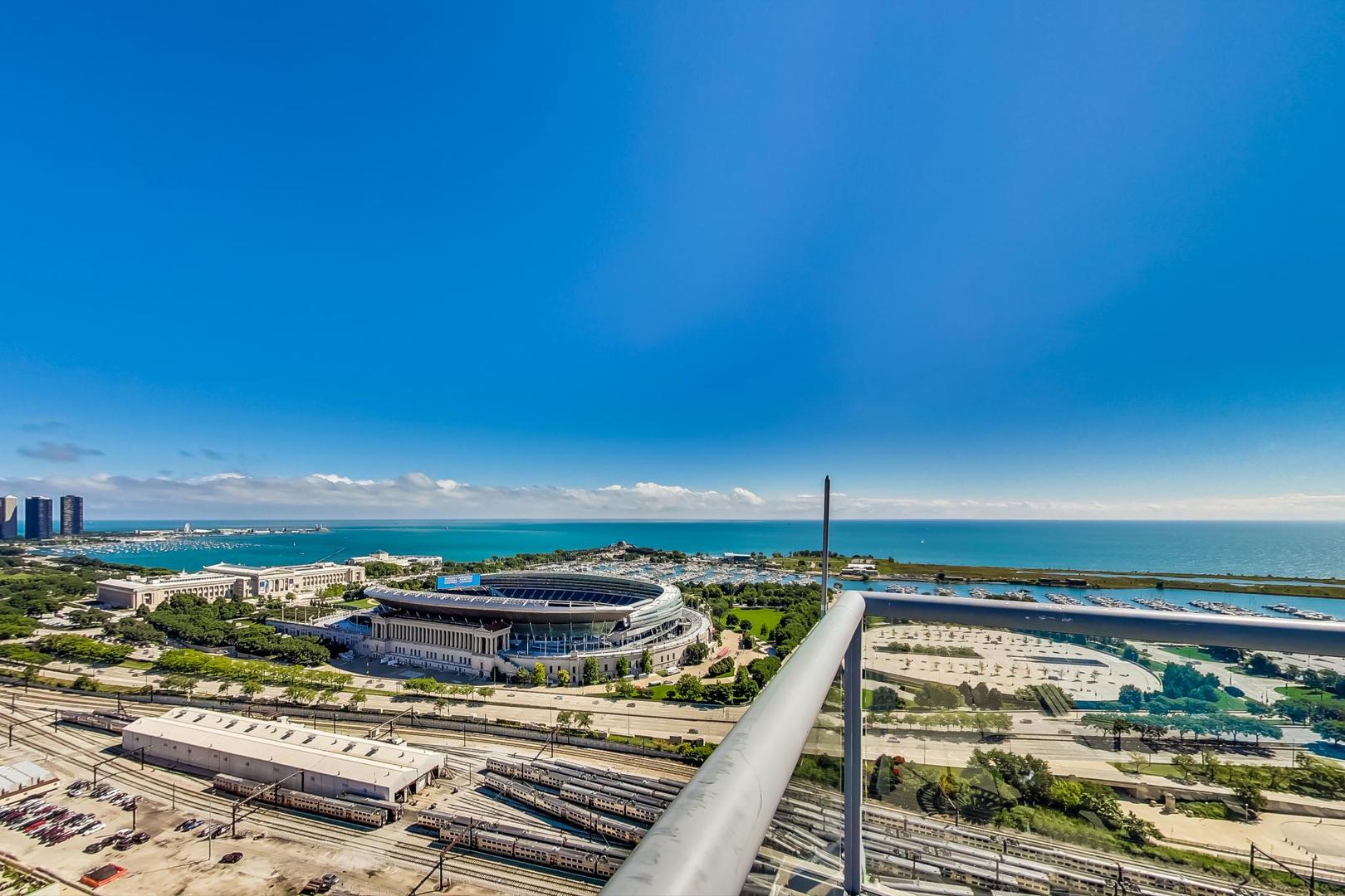 1629 S PRAIRIE Avenue Unit: 2503