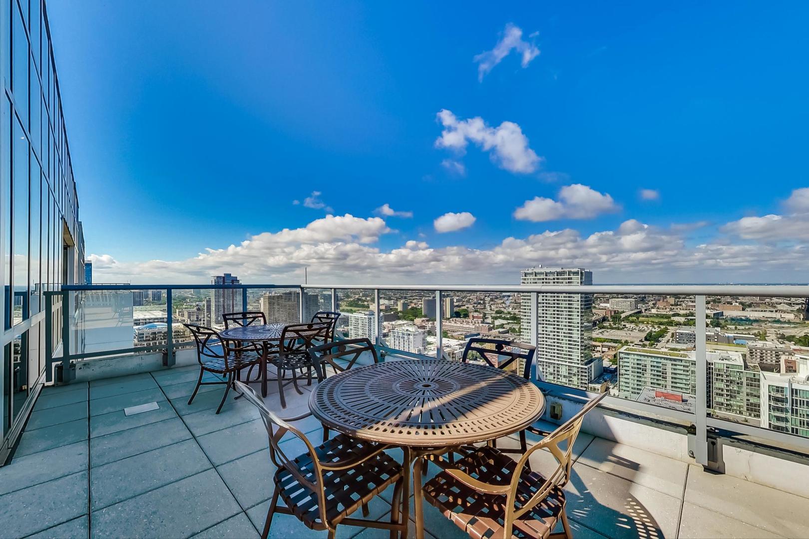 1629 S PRAIRIE Avenue Unit: 2503
