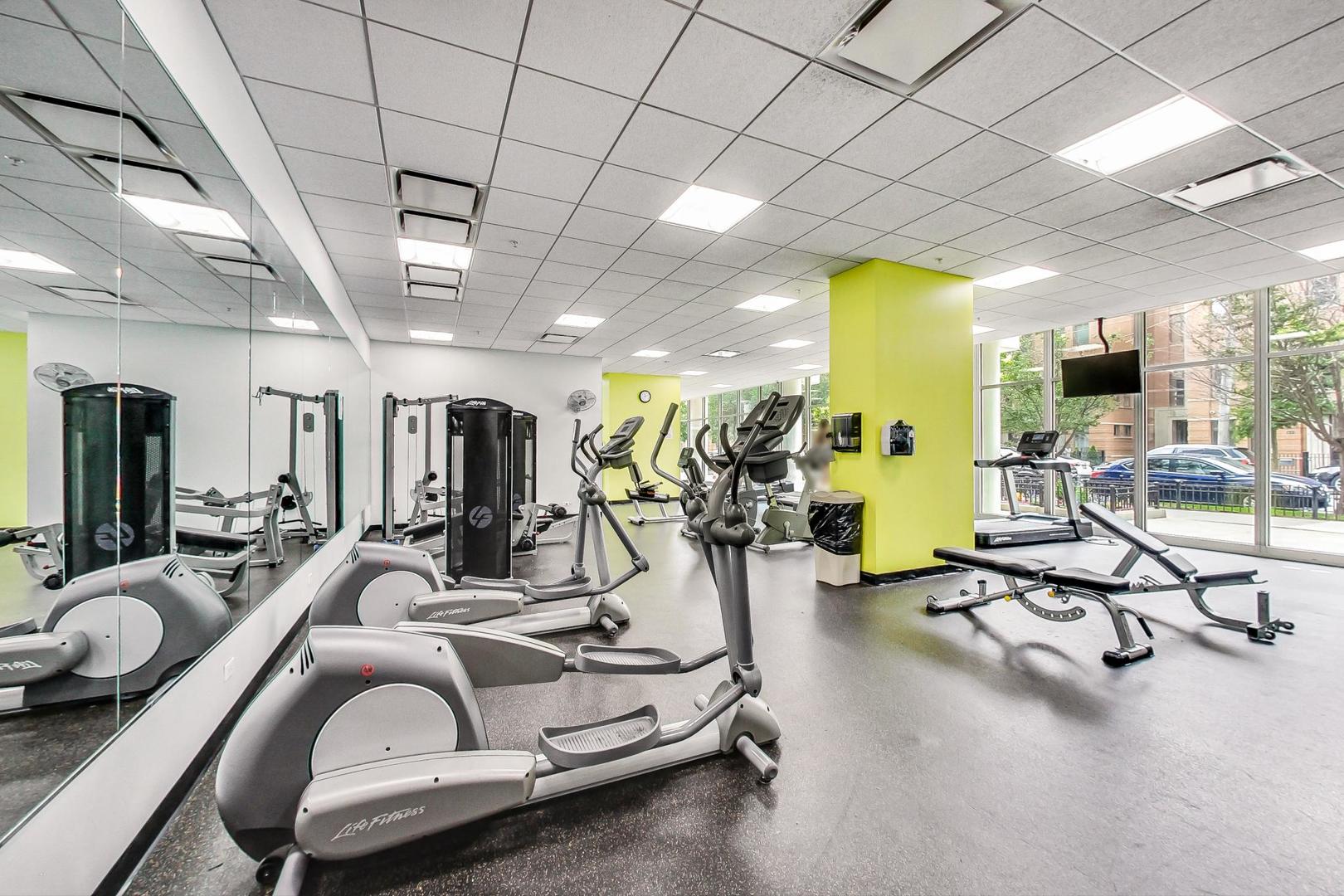 1629 S PRAIRIE Avenue Unit: 2503