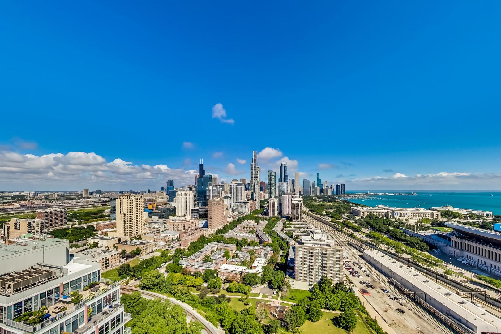 1629 S PRAIRIE Avenue Unit: 2503