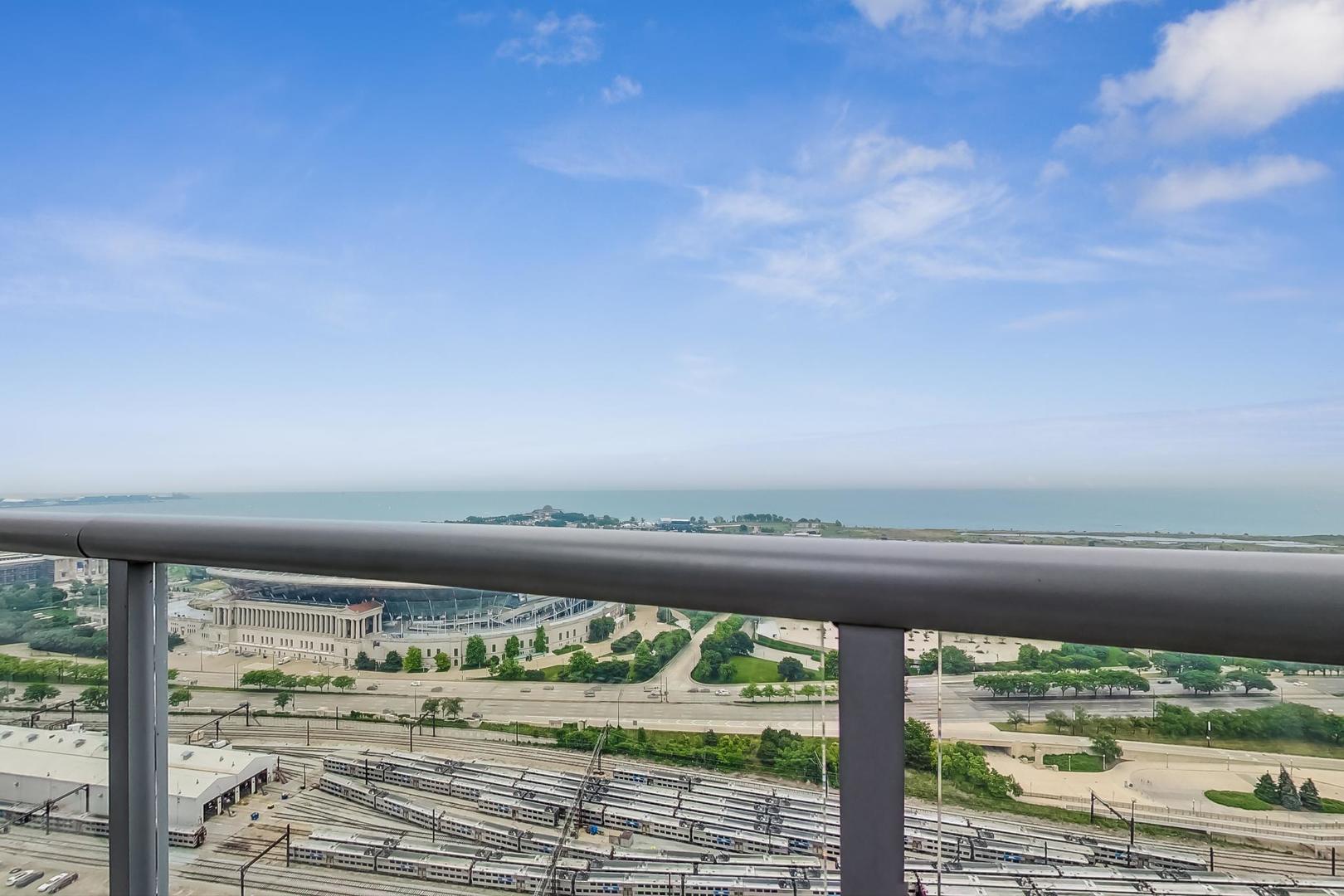 1629 S PRAIRIE Avenue Unit: 2503