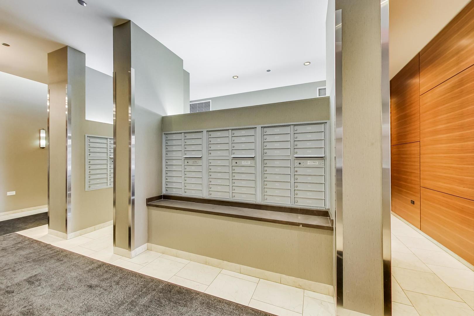 1629 S PRAIRIE Avenue Unit: 2503