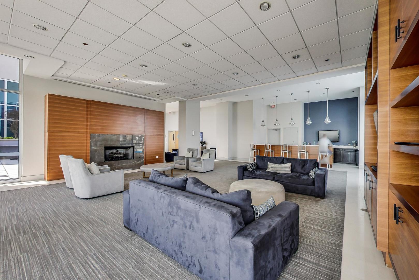 1629 S PRAIRIE Avenue Unit: 2503