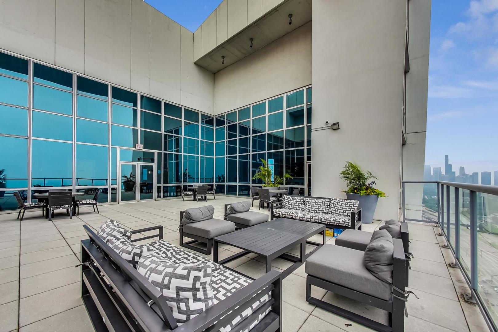 1629 S PRAIRIE Avenue Unit: 2503