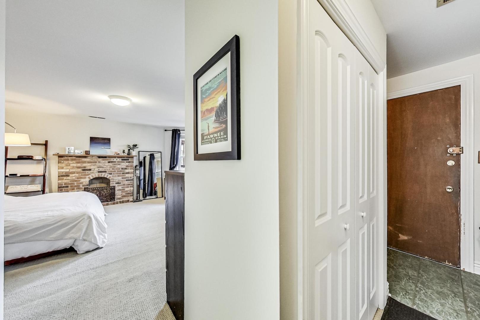 3842 N SHEFFIELD Avenue Unit: 2S
