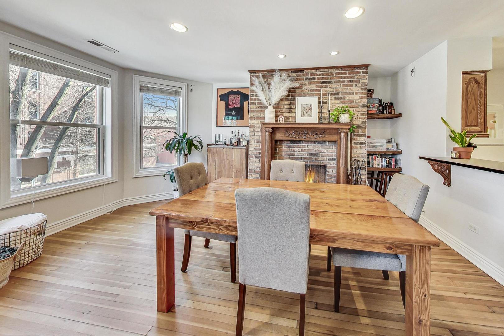 3842 N SHEFFIELD Avenue Unit: 2S