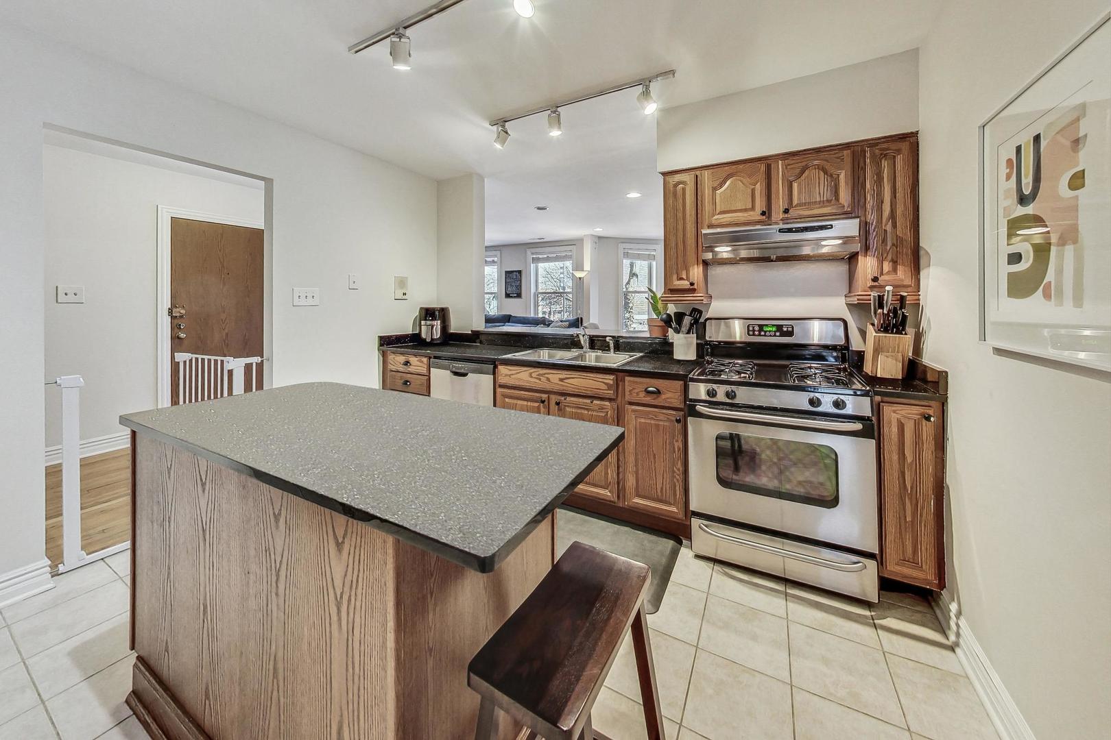 3842 N SHEFFIELD Avenue Unit: 2S