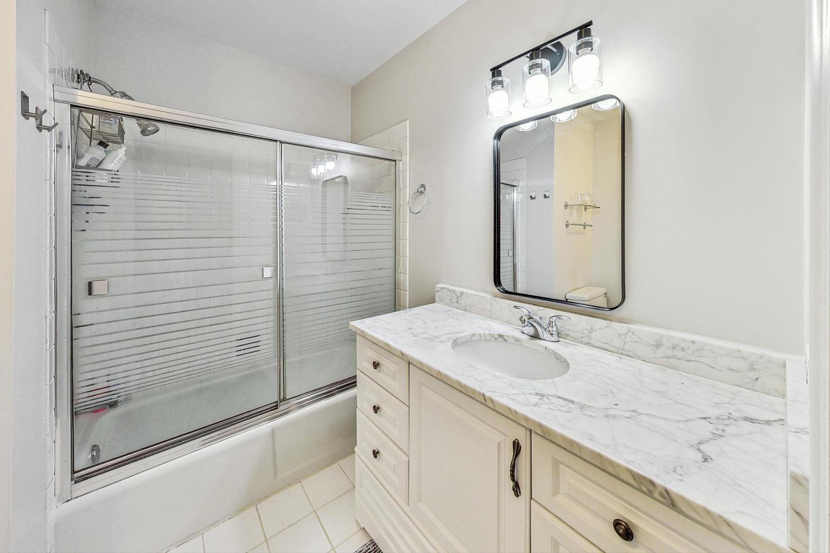 3842 N SHEFFIELD Avenue Unit: 2S