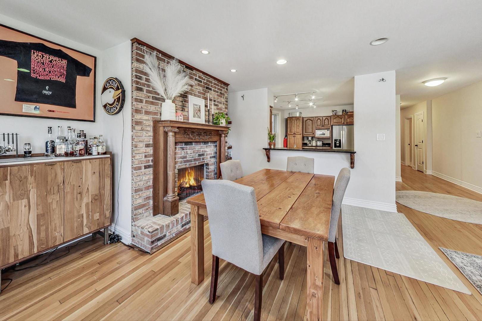 3842 N SHEFFIELD Avenue Unit: 2S