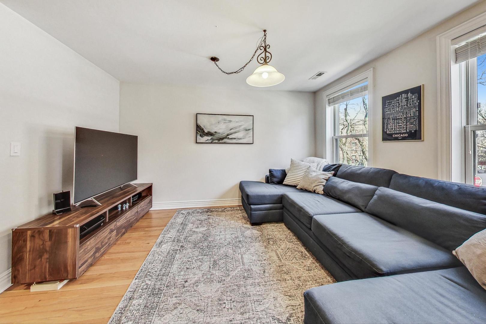 3842 N SHEFFIELD Avenue Unit: 2S