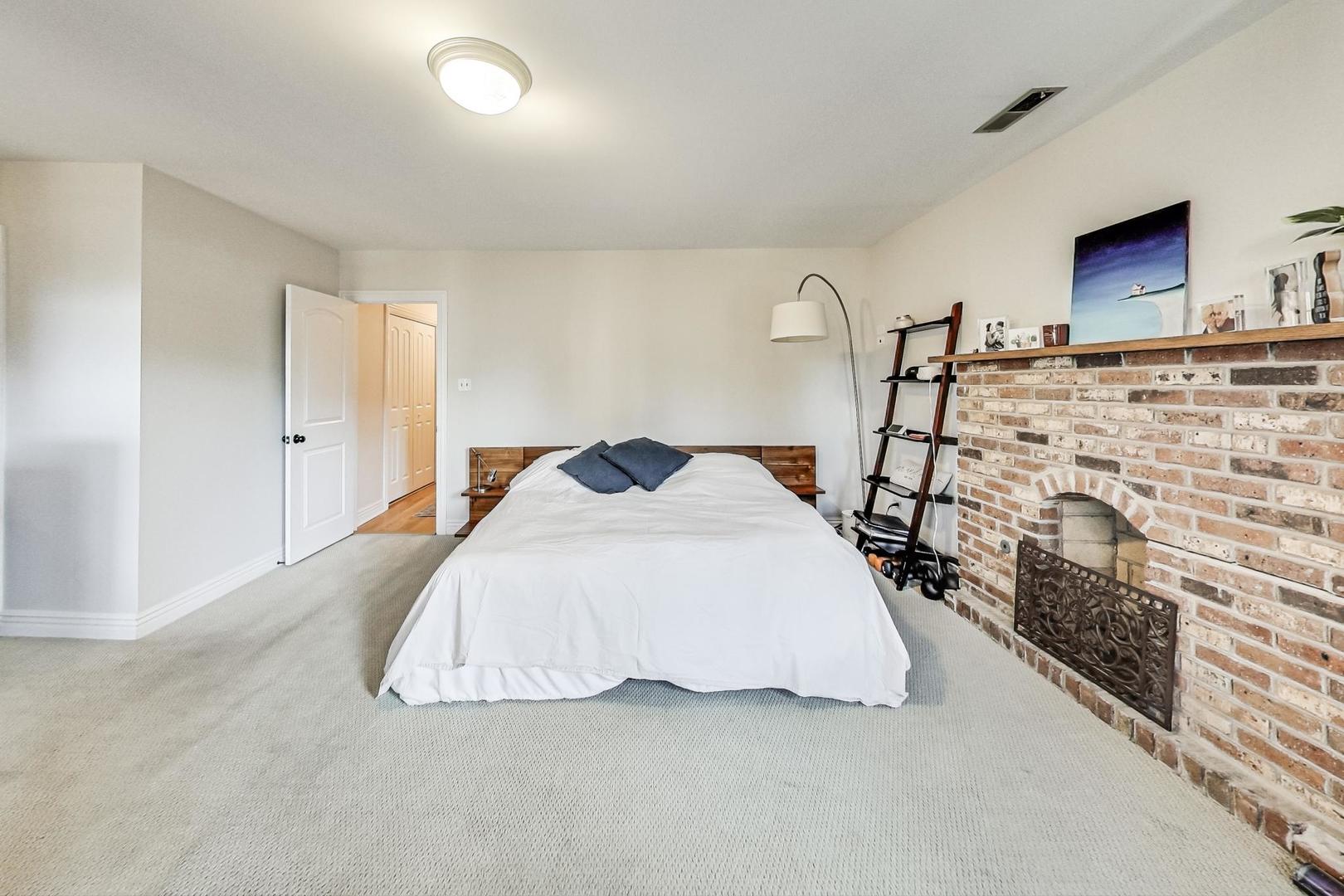 3842 N SHEFFIELD Avenue Unit: 2S