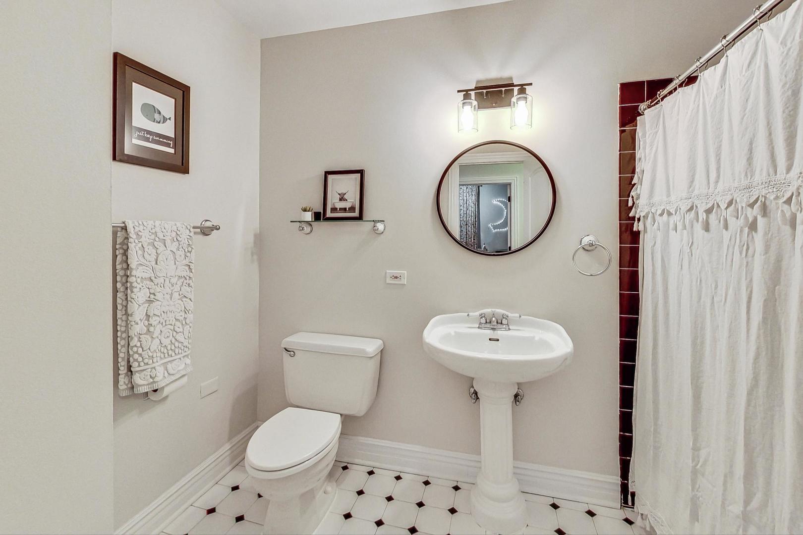 3842 N SHEFFIELD Avenue Unit: 2S