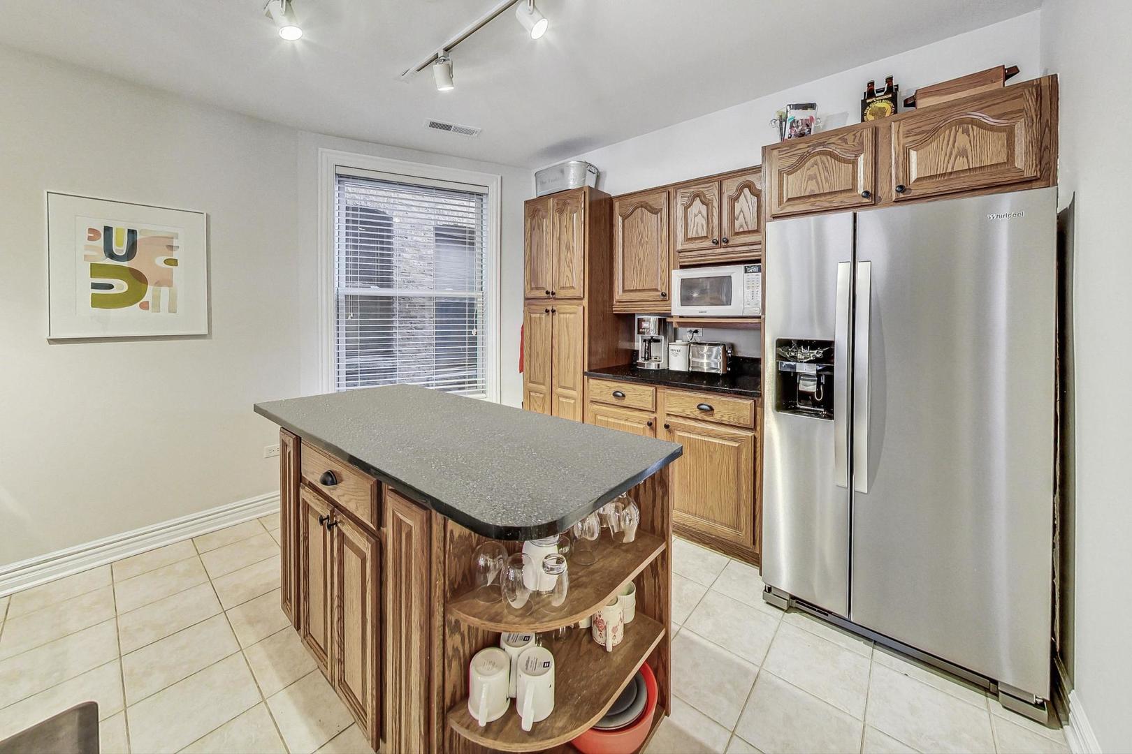 3842 N SHEFFIELD Avenue Unit: 2S