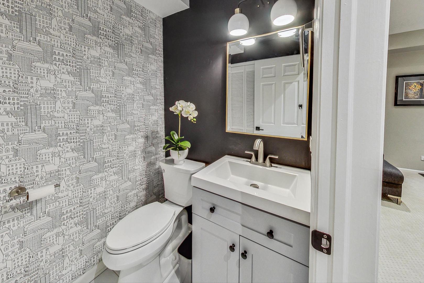 2140 N Winchester Avenue Unit: 10