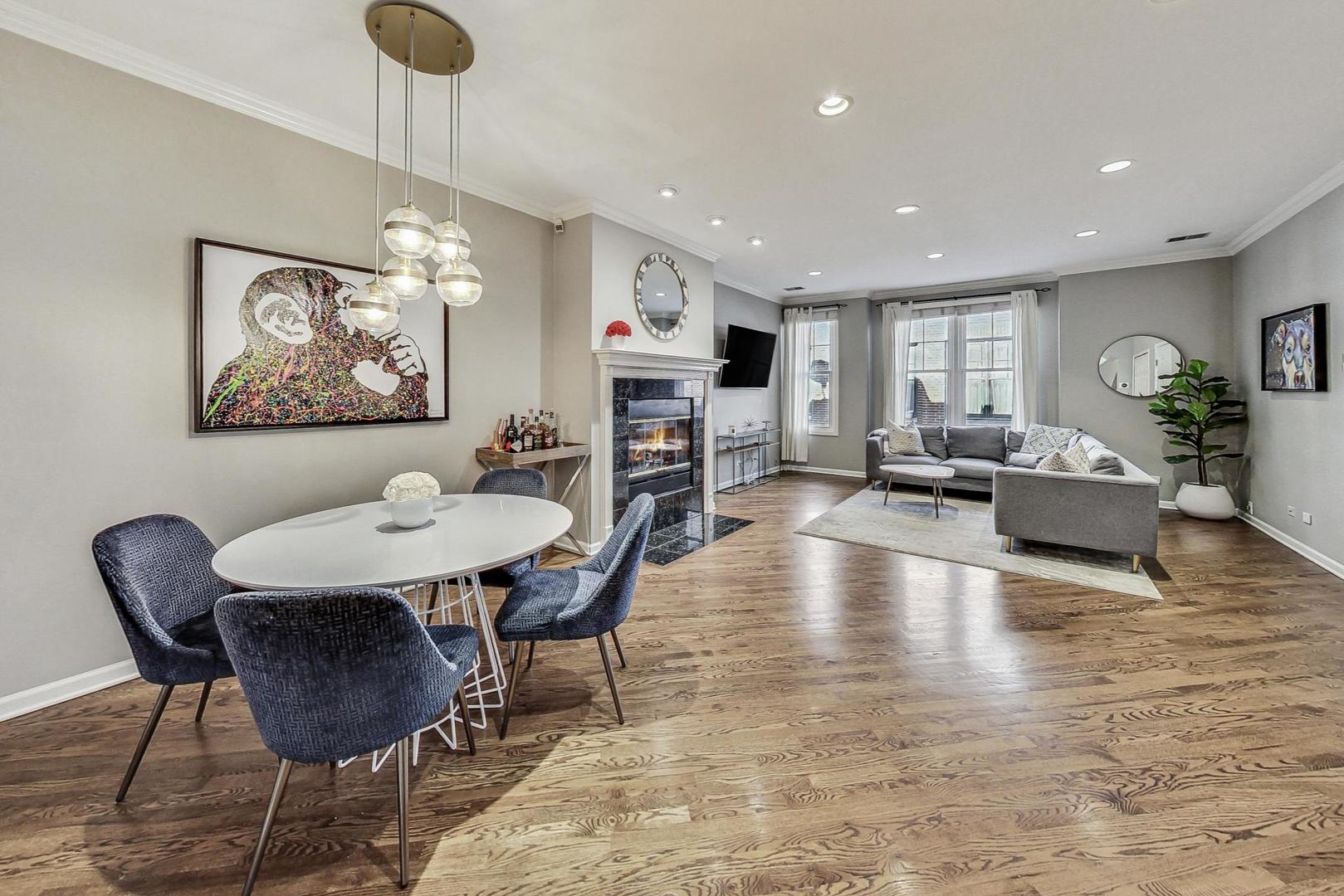 2140 N Winchester Avenue Unit: 10