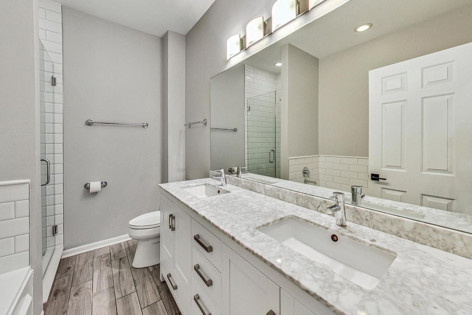 2140 N Winchester Avenue Unit: 10