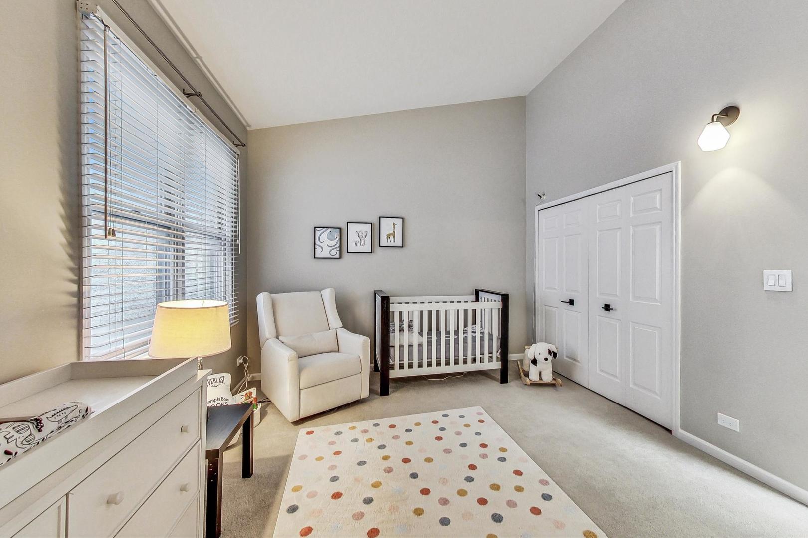 2140 N Winchester Avenue Unit: 10