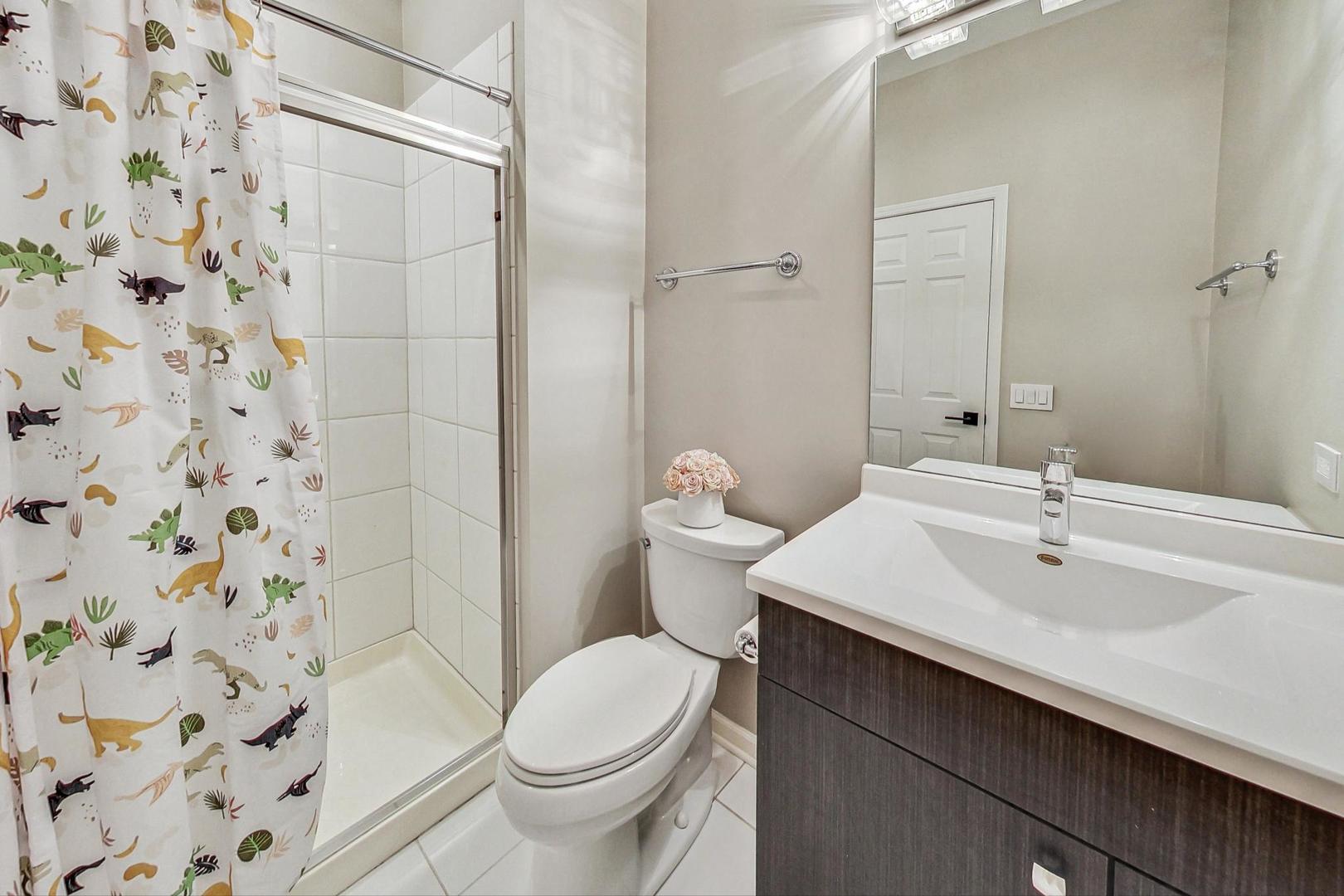 2140 N Winchester Avenue Unit: 10